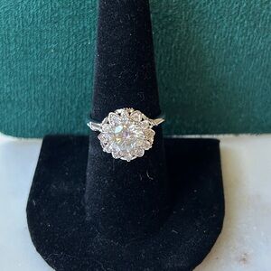 Certified 2.0 Moissanite‎ carat Floral Ring size 9